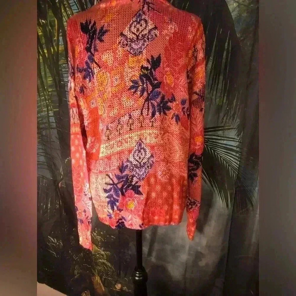 Venus Cardigan size Small - Picture 11 of 16